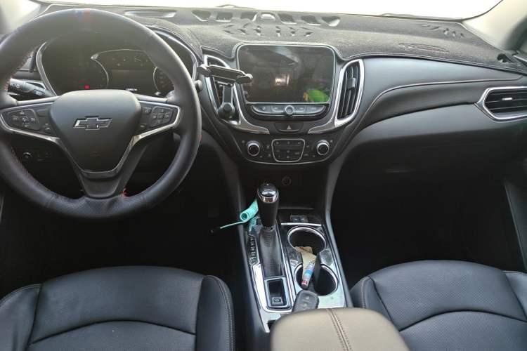 Used Chevrolet Equinox 2018 RS 550T Automatic All-Wheel-Drive Boundary Edition Center Console
