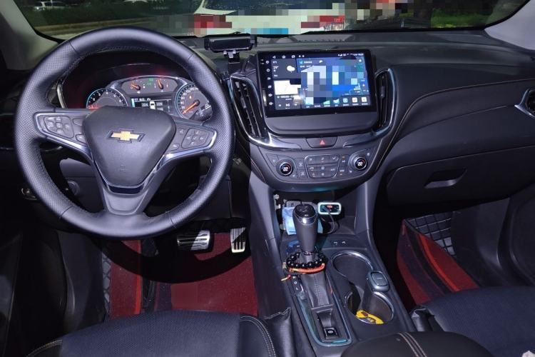 Used Chevrolet Equinox 2018 RS 550T Automatic All-Wheel-Drive Boundary Edition Center Console