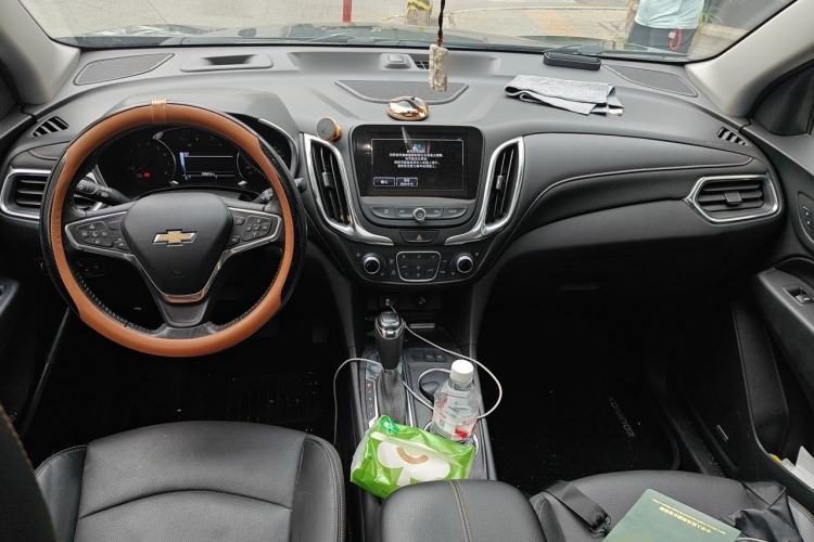Used Chevrolet Equinox 2018 RS 550T Automatic All-Wheel-Drive Boundary Edition Center Console