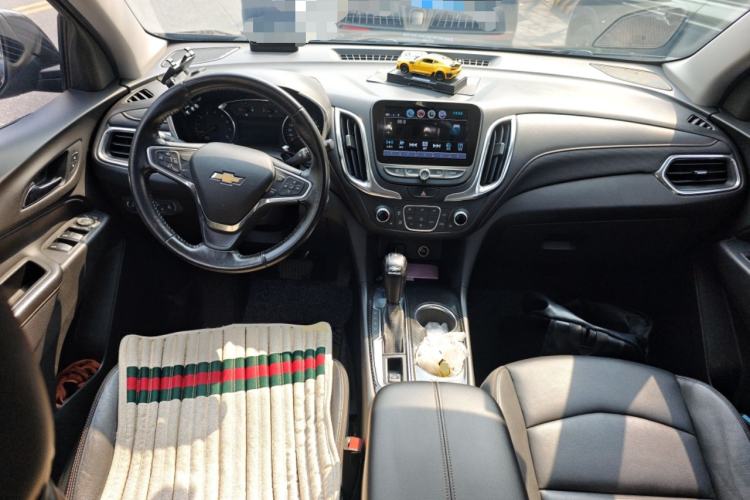 Used Chevrolet Equinox 2018 RS 550T Automatic All-Wheel-Drive Boundary Edition Center Console