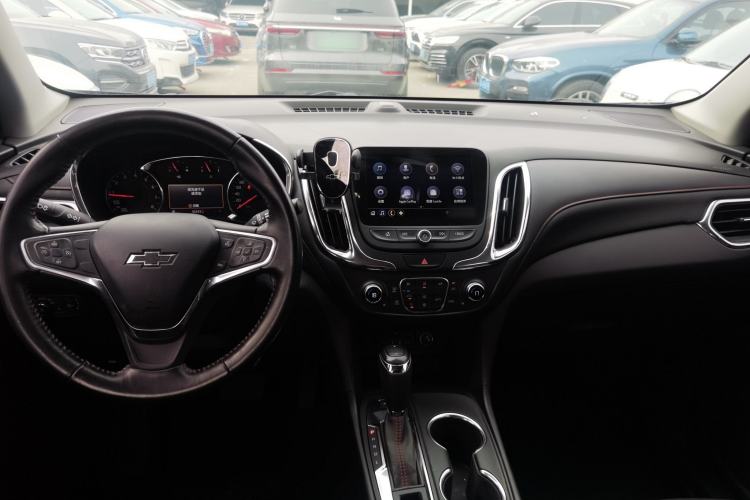 Used Chevrolet Equinox 2018 Redline 550T Automatic All-Wheel-Drive RS Edition Center Console