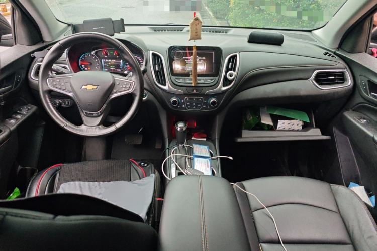 Used Chevrolet Equinox 2018 RS 550T Automatic All-Wheel-Drive Boundary Edition Center Console