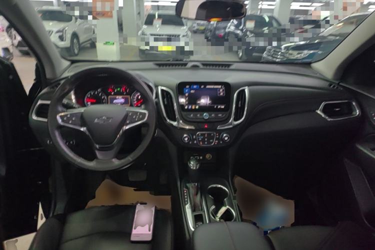 Used Chevrolet Equinox 2018 Redline 550T Automatic All-Wheel-Drive RS Edition Center Console