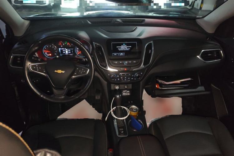 Used Chevrolet Equinox 2018 RS 550T Automatic All-Wheel-Drive Boundary Edition Center Console
