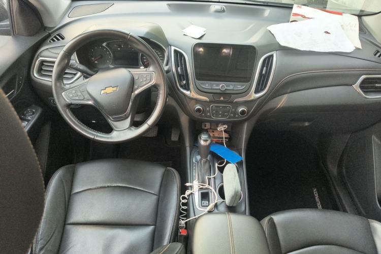 Used Chevrolet Equinox 2018 RS 550T Automatic All-Wheel-Drive Boundary Edition Center Console
