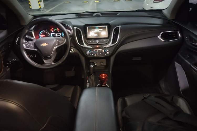 Used Chevrolet Equinox 2018 RS 550T Automatic All-Wheel-Drive Boundary Edition Center Console