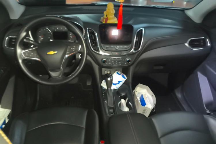 Used Chevrolet Equinox 2018 RS 550T Automatic All-Wheel-Drive Boundary Edition Center Console