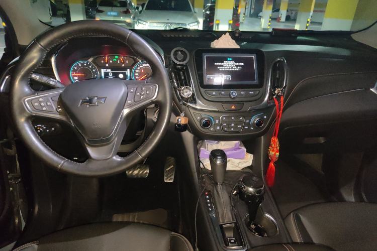 Used Chevrolet Equinox 2018 RS 550T Automatic All-Wheel-Drive Boundary Edition Center Console