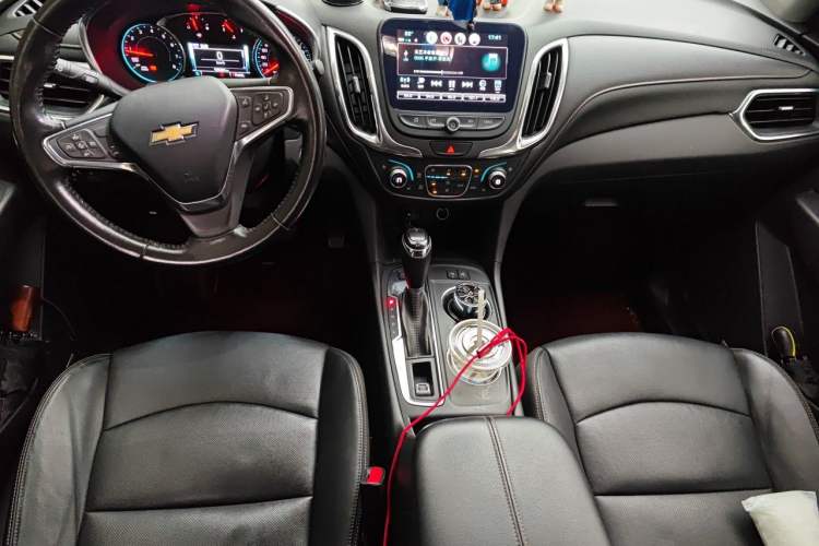 Used Chevrolet Equinox 2018 RS 550T Automatic All-Wheel-Drive Boundary Edition Center Console