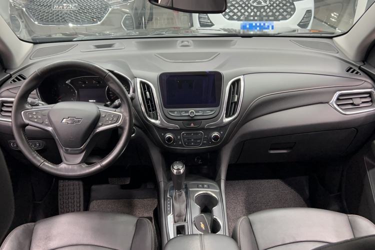 Used Chevrolet Equinox 2018 RS 550T Automatic All-Wheel-Drive Boundary Edition Center Console