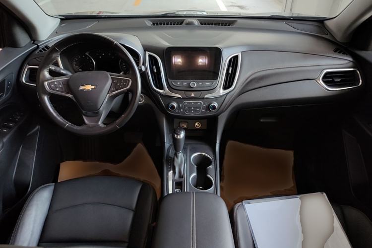 Used Chevrolet Equinox 2018 RS 550T Automatic All-Wheel-Drive Boundary Edition Center Console