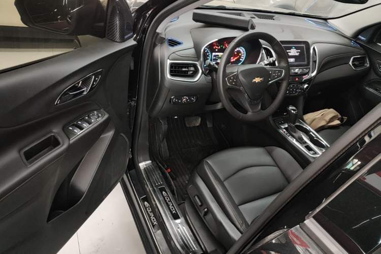 Used Chevrolet Equinox 2018 RS 550T Automatic All-Wheel-Drive Boundary Edition Driver Seat