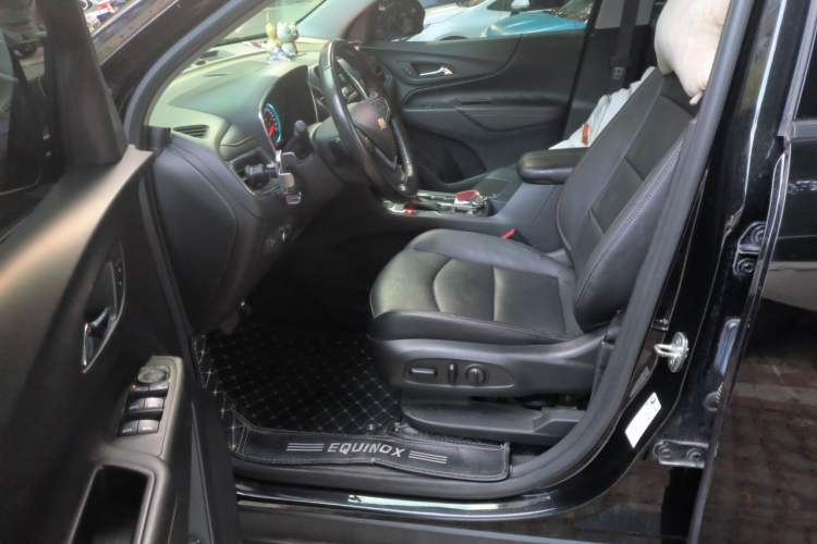Used Chevrolet Equinox 2018 RS 550T Automatic All-Wheel-Drive Boundary Edition Driver Seat