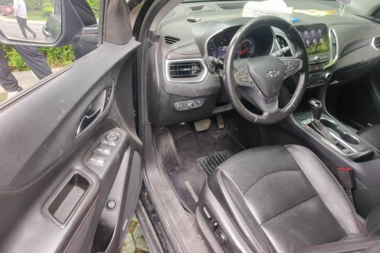 Used Chevrolet Equinox 2018 Redline 550T Automatic All-Wheel-Drive Trailblazer RS Edition Driver Seat