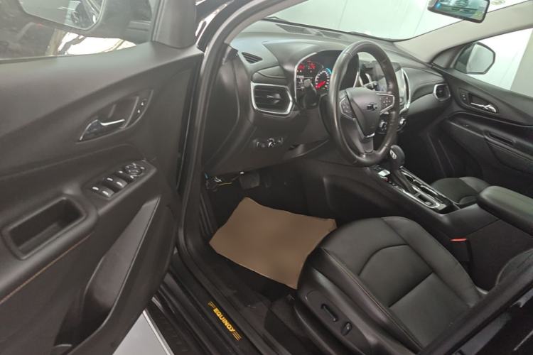 Used Chevrolet Equinox 2018 RS 550T Automatic All-Wheel-Drive Boundary Edition Driver Seat