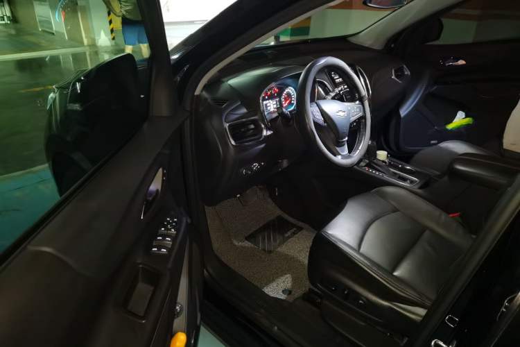 Used Chevrolet Equinox 2018 RS 550T Automatic All-Wheel-Drive Boundary Edition Driver Seat
