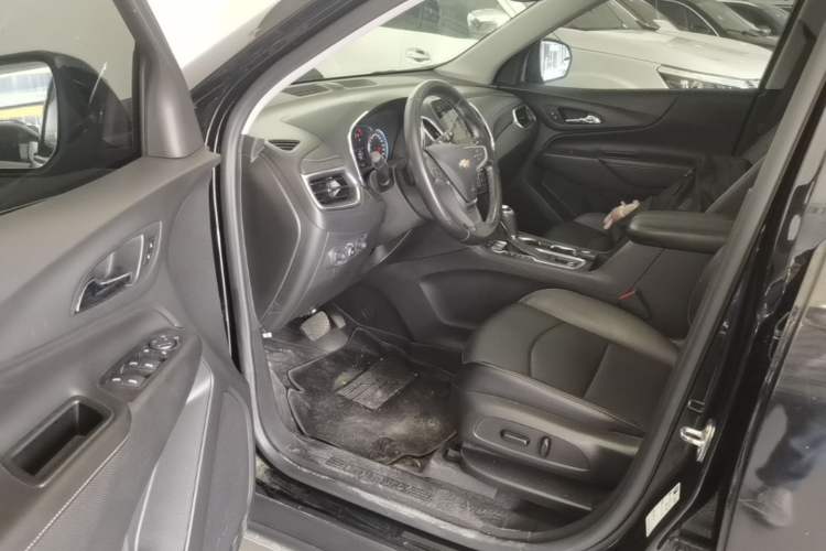 Used Chevrolet Equinox 2018 RS 550T Automatic All-Wheel-Drive Boundary Edition Driver Seat