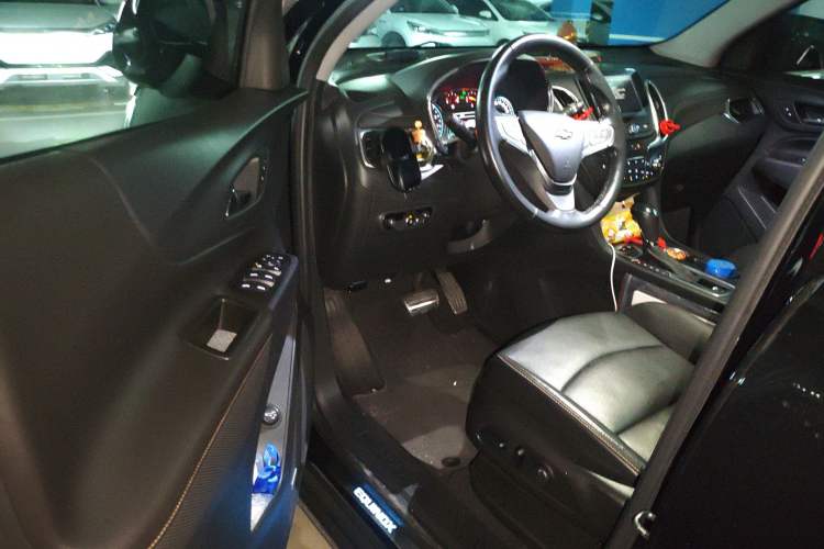 Used Chevrolet Equinox 2018 RS 550T Automatic All-Wheel-Drive Boundary Edition Driver Seat