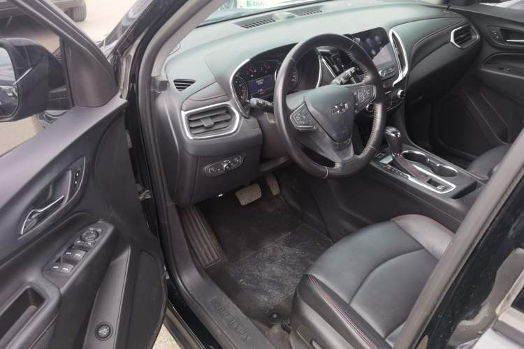 Used Chevrolet Equinox 2018 Redline 550T Automatic All-Wheel-Drive RS Edition Driver Seat
