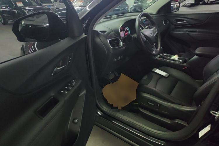 Used Chevrolet Equinox 2018 Redline 550T Automatic All-Wheel-Drive RS Edition Driver Seat