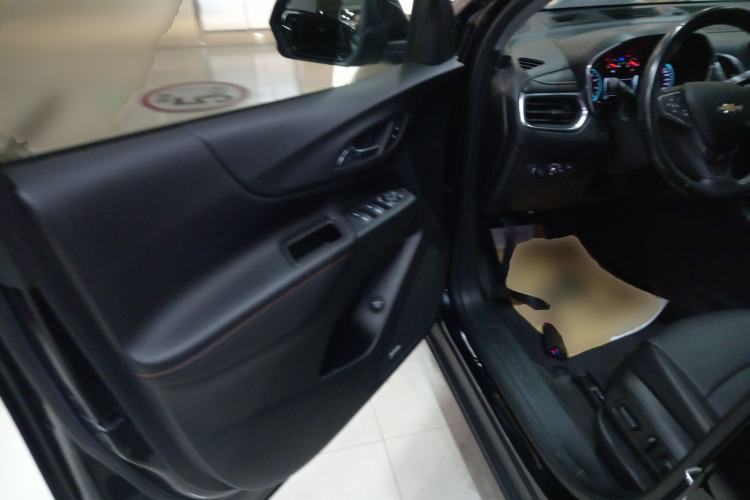 Used Chevrolet Equinox 2018 RS 550T Automatic All-Wheel-Drive Boundary Edition Driver Seat
