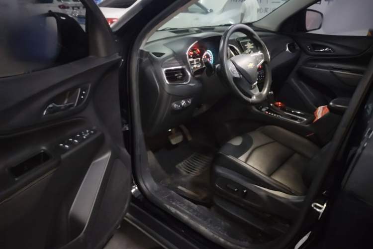 Used Chevrolet Equinox 2018 RS 550T Automatic All-Wheel-Drive Boundary Edition Driver Seat