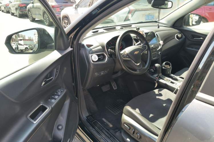 Used Chevrolet Equinox 2018 RS 550T Automatic All-Wheel-Drive Boundary Edition Driver Seat