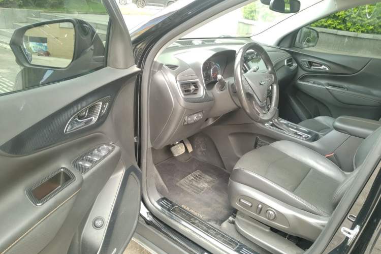 Used Chevrolet Equinox 2018 RS 550T Automatic All-Wheel-Drive Boundary Edition Driver Seat