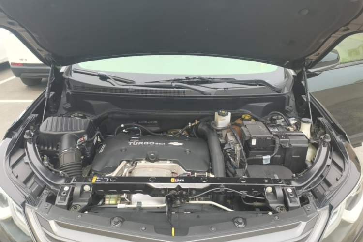 Used Chevrolet Equinox 2018 RS 550T Automatic All-Wheel-Drive Boundary Edition Engine Bay