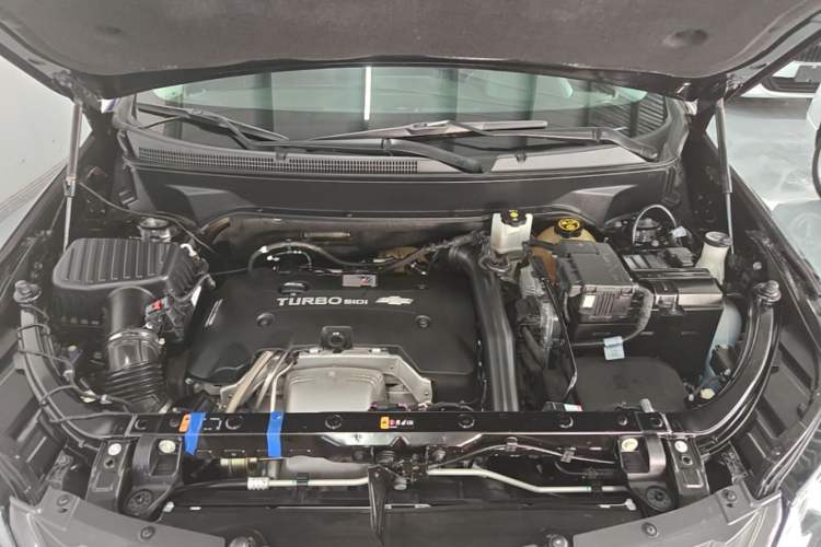 Used Chevrolet Equinox 2018 RS 550T Automatic All-Wheel-Drive Boundary Edition Engine Bay