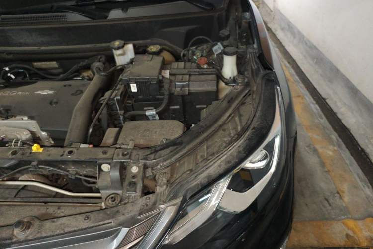 Used Chevrolet Equinox 2018 Redline 550T Automatic All-Wheel-Drive Trailblazer RS Edition Engine Bay Left