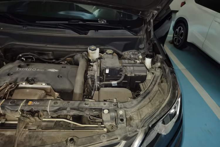 Used Chevrolet Equinox 2018 RS 550T Automatic All-Wheel-Drive Boundary Edition Engine Bay Left