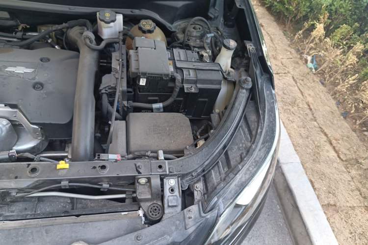 Used Chevrolet Equinox 2018 550T Automatic All-Wheel-Drive Explorer Edition Engine Bay Left