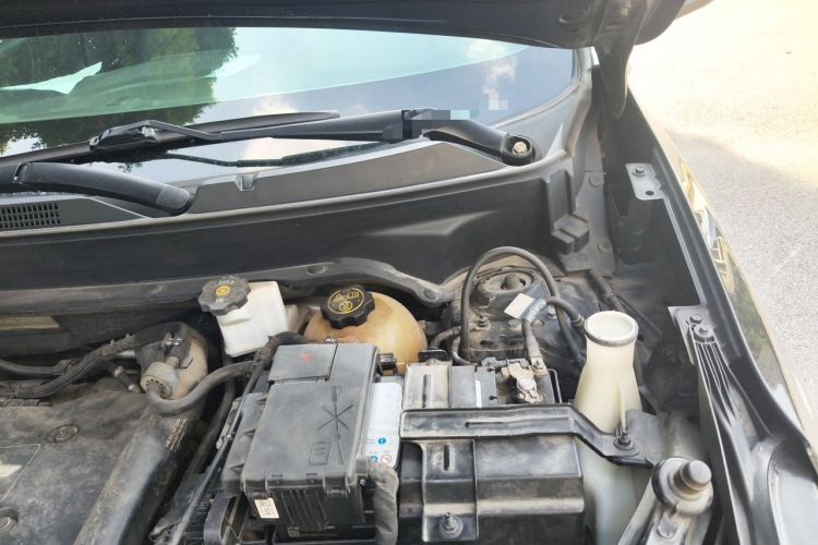 Used Chevrolet Equinox 2018 RS 550T Automatic All-Wheel-Drive Boundary Edition Engine Bay Left
