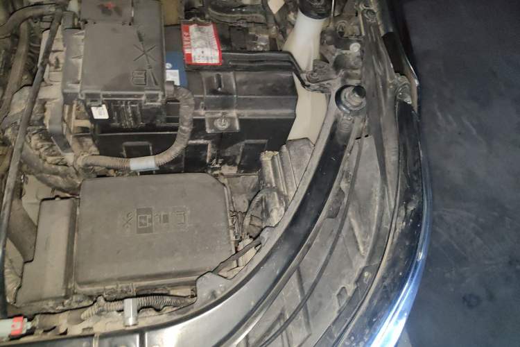 Used Chevrolet Equinox 2018 RS 550T Automatic All-Wheel-Drive Boundary Edition Engine Bay Left