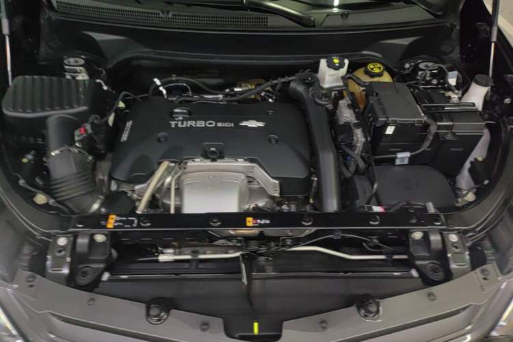 Used Chevrolet Equinox 2018 Redline 550T Automatic All-Wheel-Drive RS Edition Engine Bay
