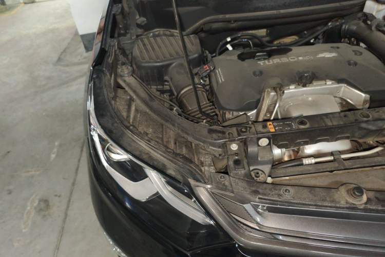 Used Chevrolet Equinox 2018 Redline 550T Automatic All-Wheel-Drive Trailblazer RS Edition Engine Bay Right