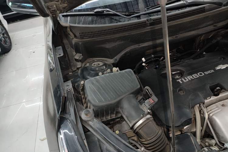 Used Chevrolet Equinox 2018 RS 550T Automatic All-Wheel-Drive Boundary Edition Engine Bay Right