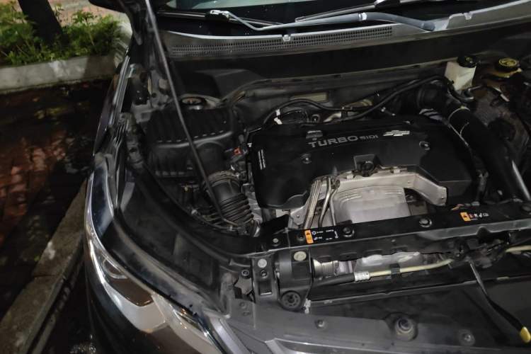 Used Chevrolet Equinox 2018 RS 550T Automatic All-Wheel-Drive Boundary Edition Engine Bay Right