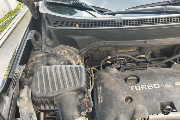 Used Chevrolet Equinox 2018 RS 550T Automatic All-Wheel-Drive Boundary Edition Engine Bay Right