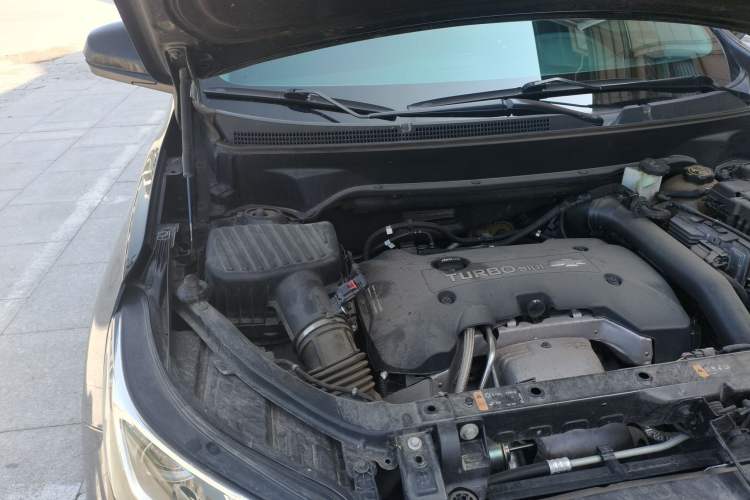 Used Chevrolet Equinox 2018 RS 550T Automatic All-Wheel-Drive Boundary Edition Engine Bay Right