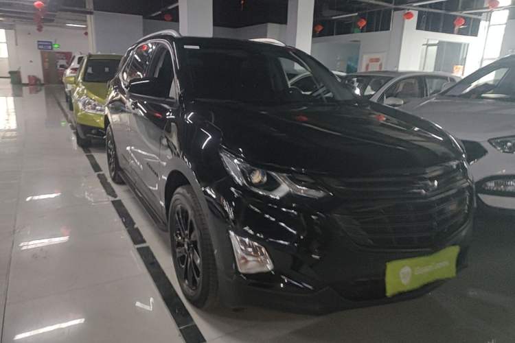 Used Chevrolet Equinox 2018 RS 550T Automatic All-Wheel-Drive Boundary Edition Front Right 45 Deg