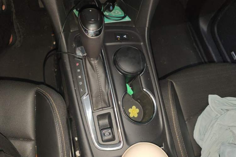 Used Chevrolet Equinox 2018 Redline 550T Automatic All-Wheel-Drive Trailblazer RS Edition Gear Lever