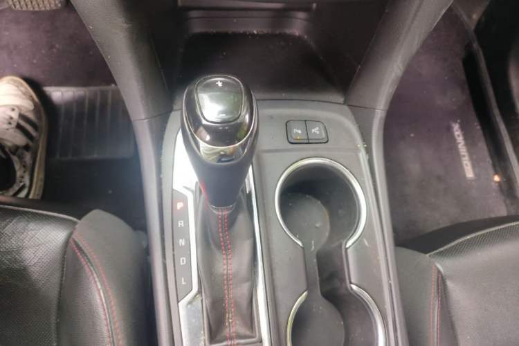 Used Chevrolet Equinox 2018 Redline 550T Automatic All-Wheel-Drive Trailblazer RS Edition Gear Lever