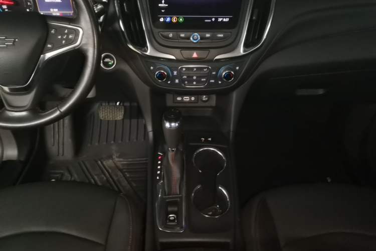 Used Chevrolet Equinox 2018 Redline 550T Automatic All-Wheel-Drive Trailblazer RS Edition Gear Lever