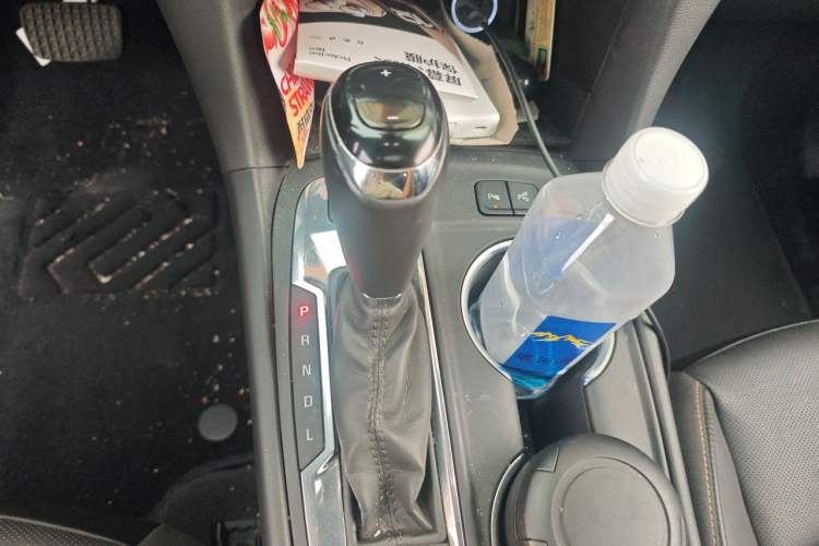 Used Chevrolet Equinox 2018 RS 550T Automatic All-Wheel-Drive Boundary Edition Gear Lever