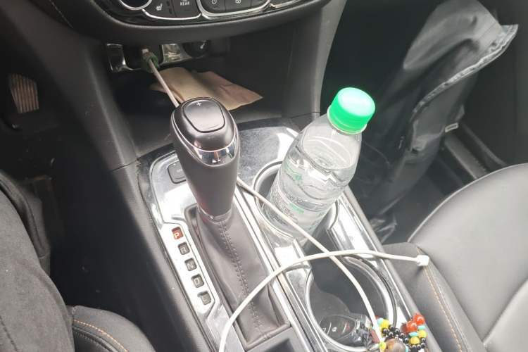 Used Chevrolet Equinox 2018 RS 550T Automatic All-Wheel-Drive Boundary Edition Gear Lever