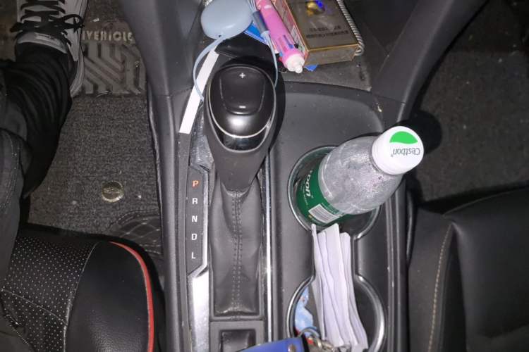 Used Chevrolet Equinox 2018 RS 550T Automatic All-Wheel-Drive Boundary Edition Gear Lever