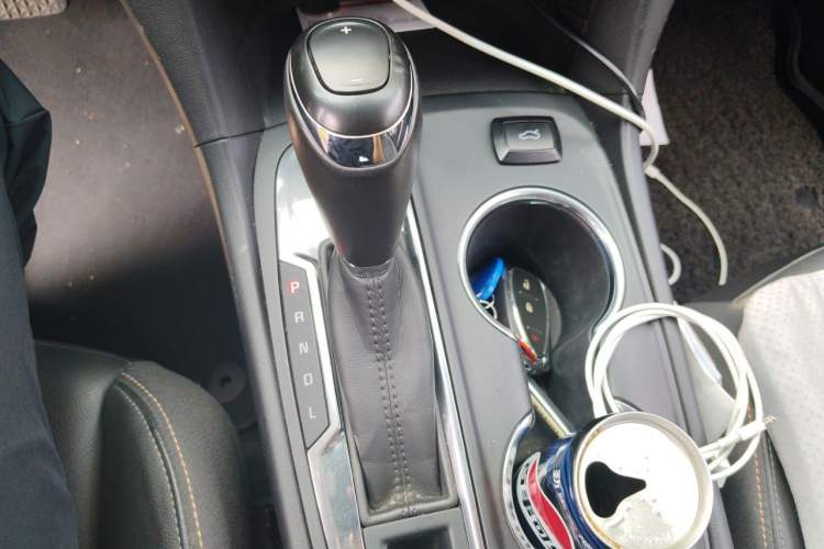 Used Chevrolet Equinox 2018 RS 550T Automatic All-Wheel-Drive Boundary Edition Gear Lever