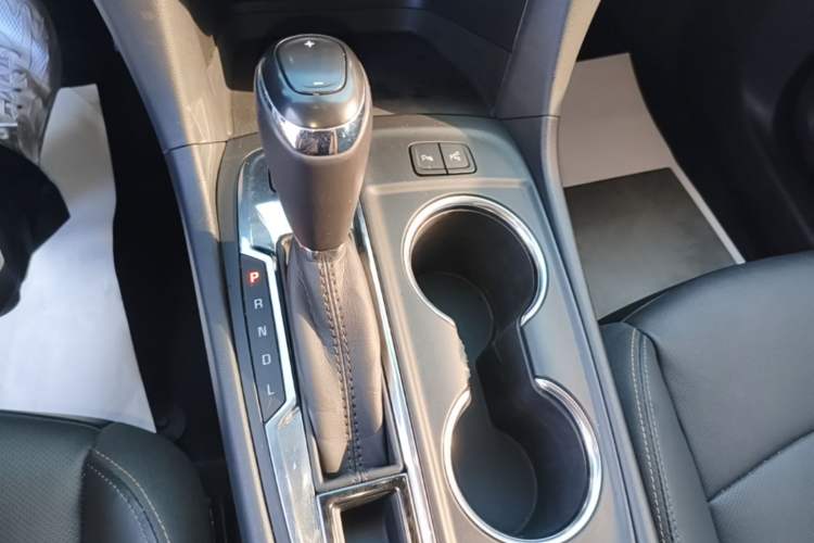 Used Chevrolet Equinox 2018 RS 550T Automatic All-Wheel-Drive Boundary Edition Gear Lever